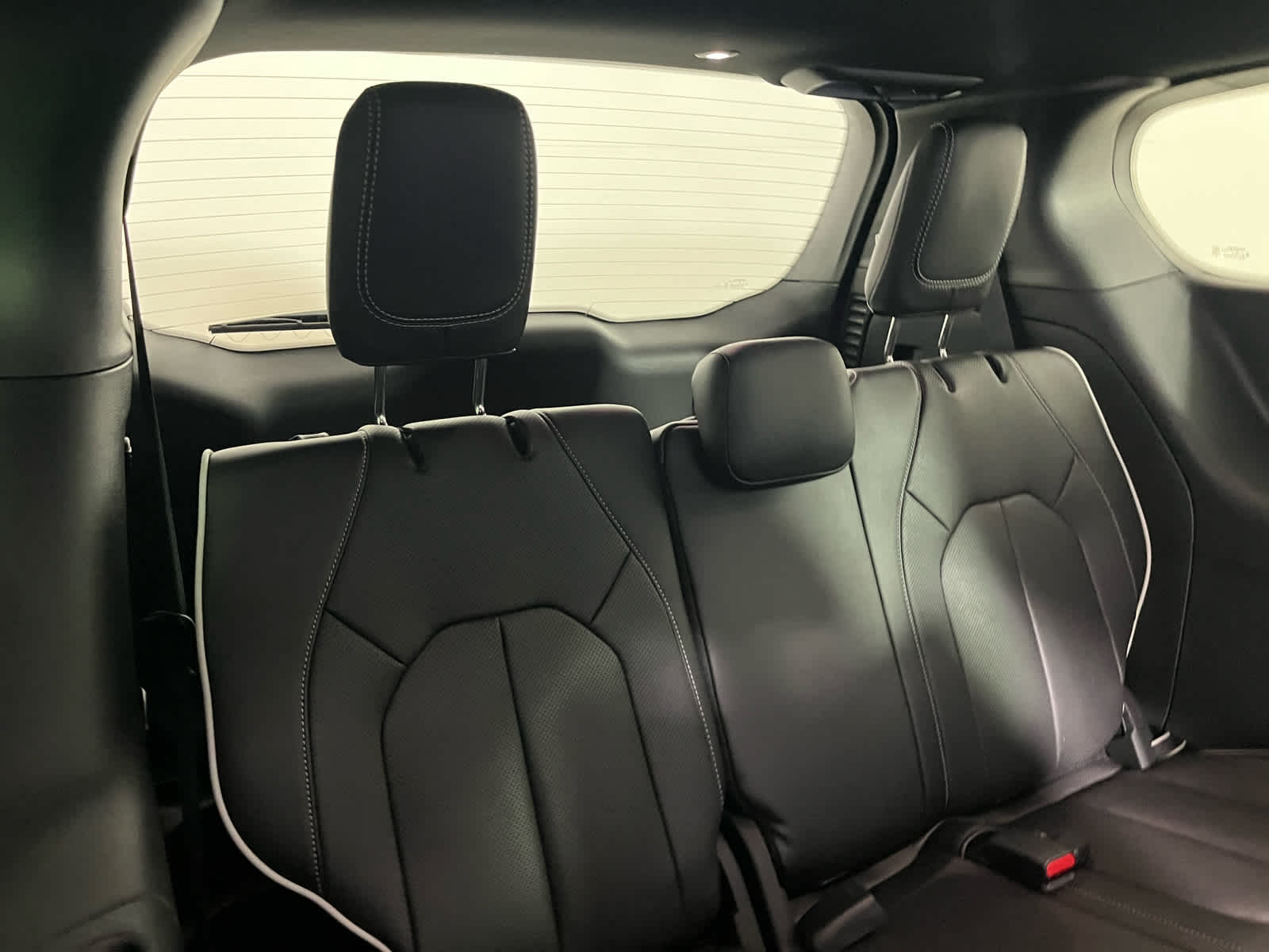 2026 Chrysler Pacifica Limited Image 11 of 29