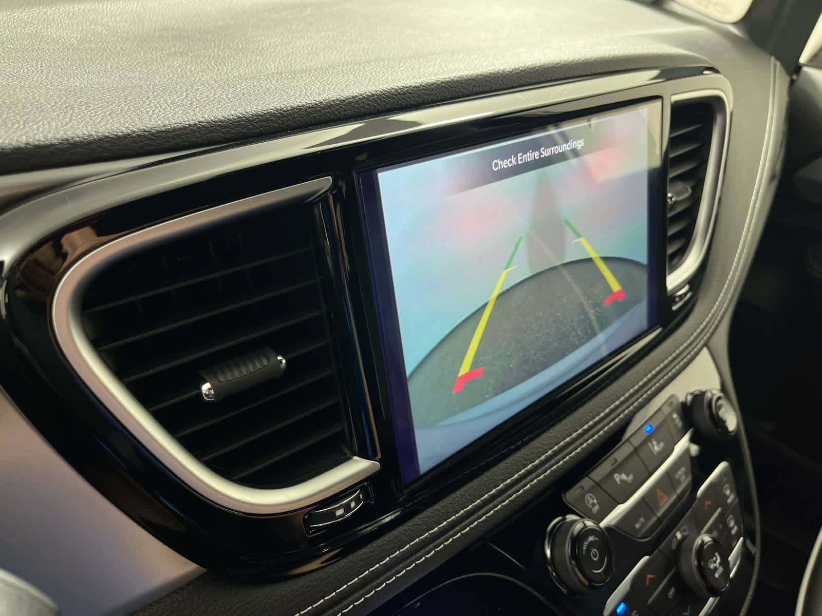 2026 Chrysler Pacifica Limited Image 20 of 29