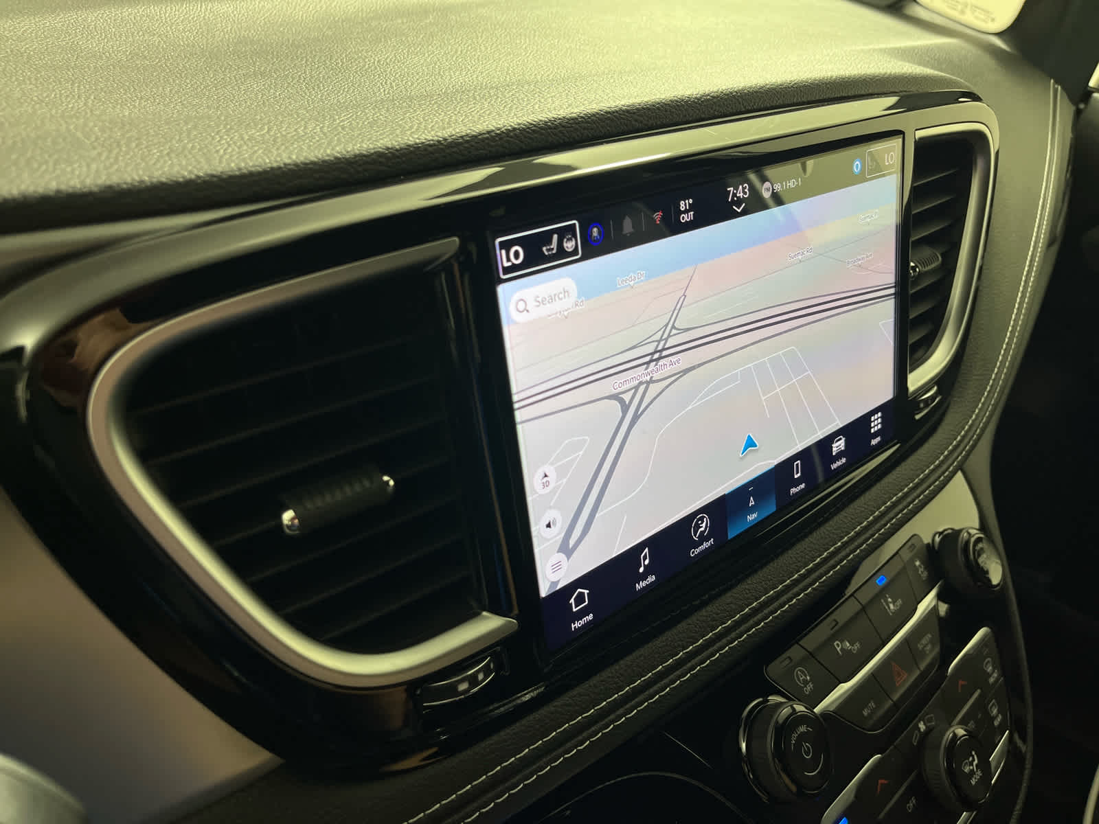 2026 Chrysler Pacifica Limited Image 21 of 29