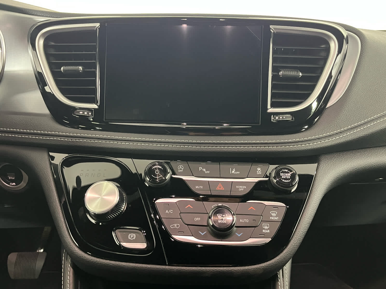 2026 Chrysler Pacifica Limited Image 27 of 29