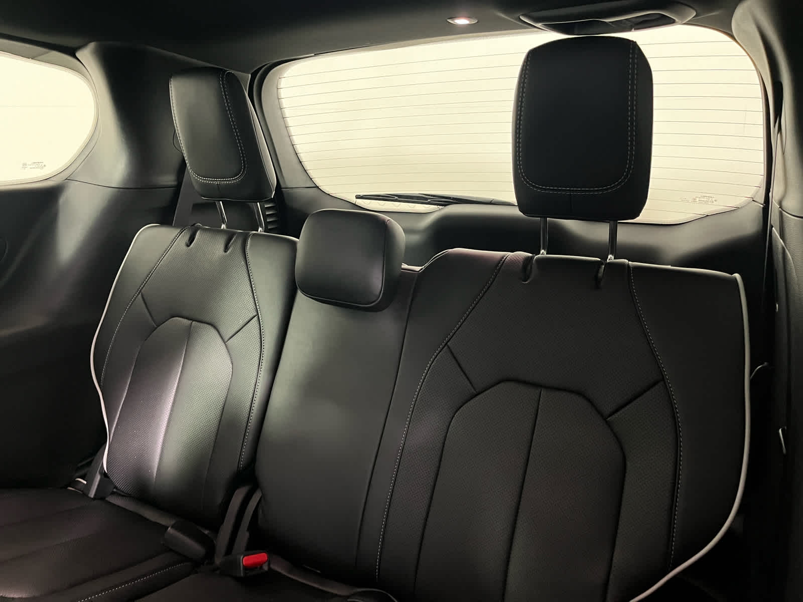 2026 Chrysler Pacifica Limited Image 12 of 29