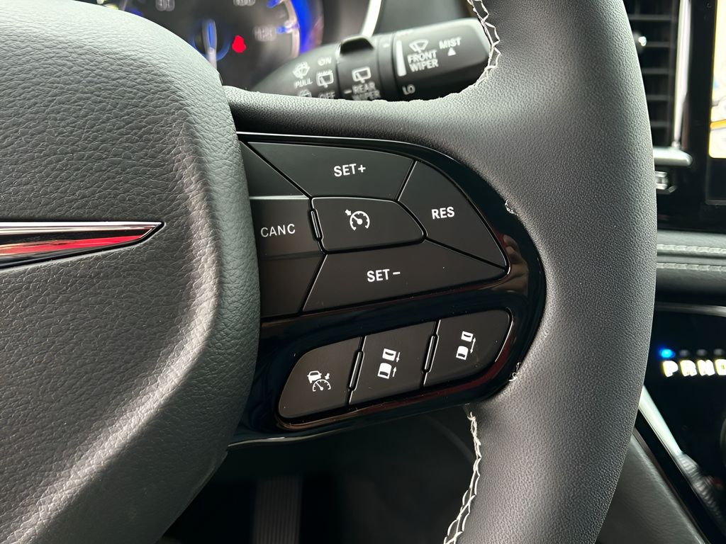 2026 Chrysler Pacifica Limited Image 28 of 30