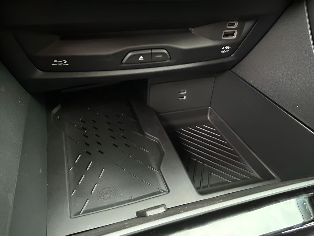 2026 Chrysler Pacifica Limited Image 21 of 30