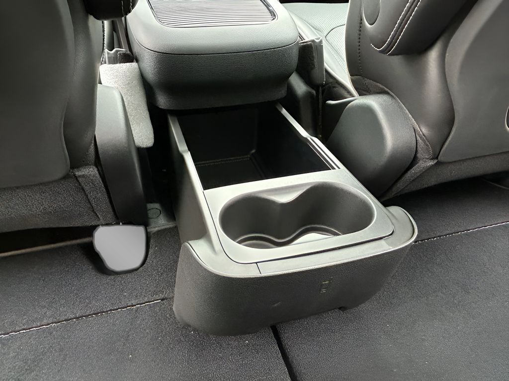 2026 Chrysler Pacifica Limited Image 18 of 30