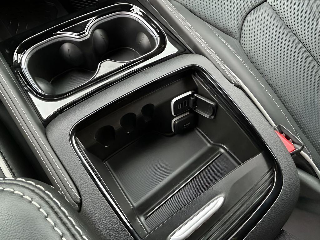 2026 Chrysler Pacifica Limited Image 29 of 30