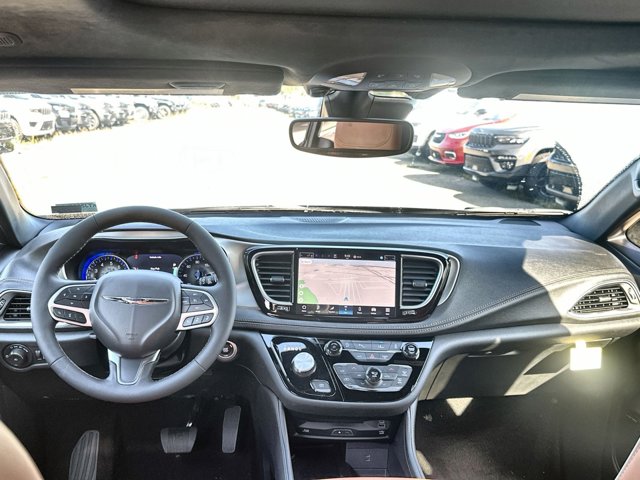 2026 Chrysler Pacifica Pinnacle Image 16 of 27