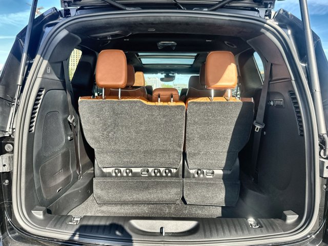 2026 Chrysler Pacifica Pinnacle Image 11 of 27