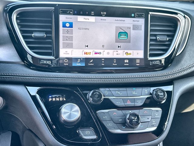 2026 Chrysler Pacifica Pinnacle Image 18 of 27