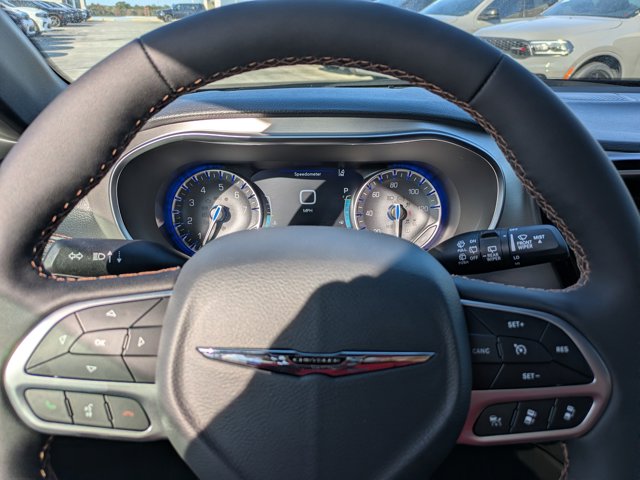 2026 Chrysler Pacifica Pinnacle Image 33 of 36