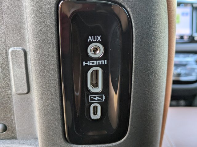 2026 Chrysler Pacifica Pinnacle Image 28 of 36