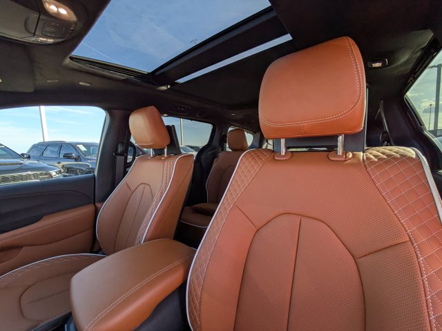 2026 Chrysler Pacifica Pinnacle Image 12 of 36