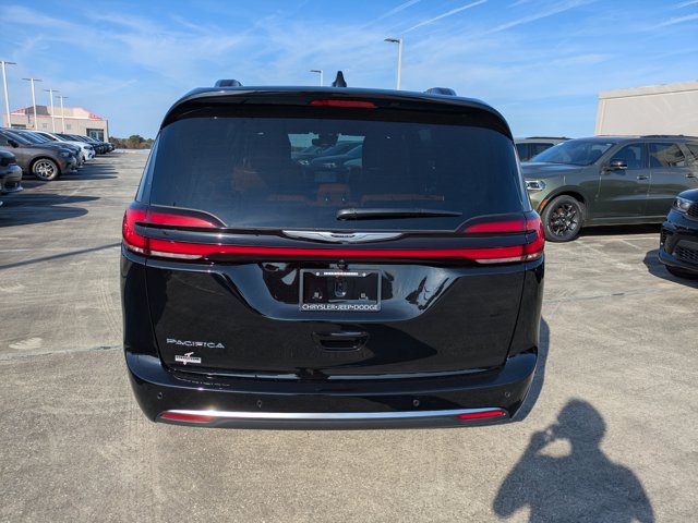 2026 Chrysler Pacifica Pinnacle Image 34 of 36
