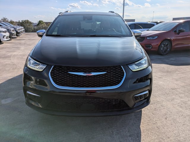 2026 Chrysler Pacifica Pinnacle Image 3 of 36