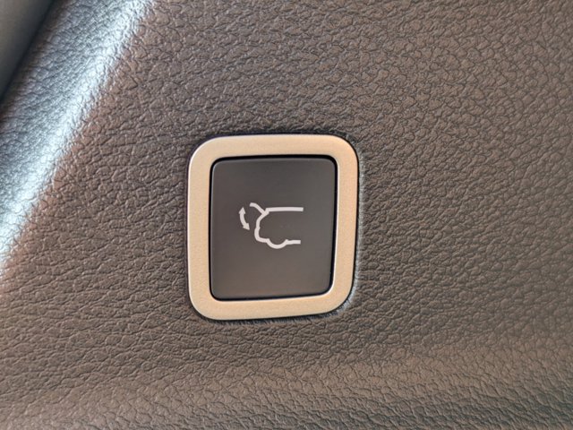 2026 Chrysler Pacifica Pinnacle Image 26 of 36