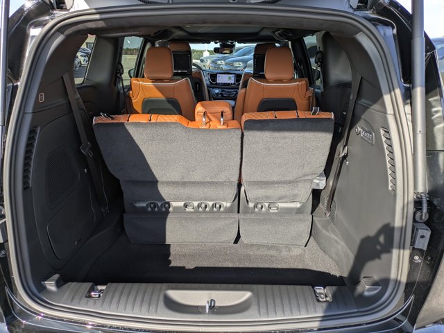 2026 Chrysler Pacifica Pinnacle Image 10 of 36