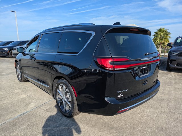 2026 Chrysler Pacifica Pinnacle Image 7 of 36