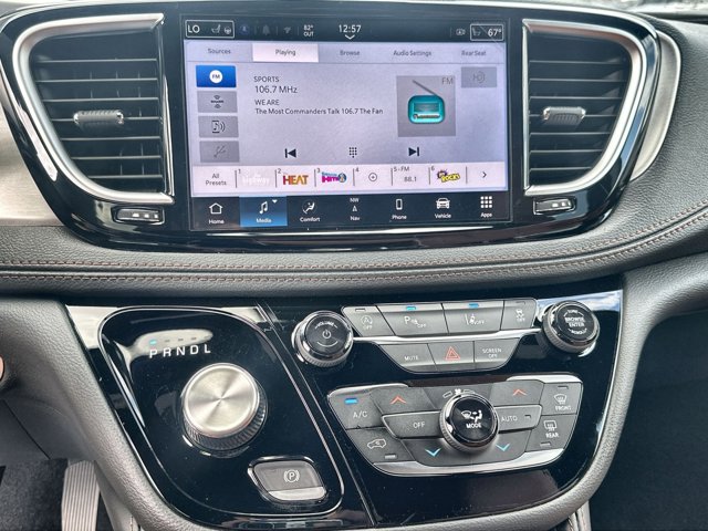 2026 Chrysler Pacifica Pinnacle Image 18 of 27