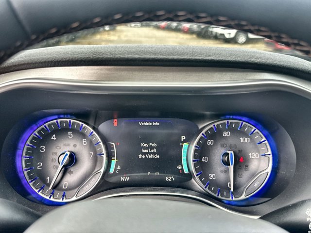 2026 Chrysler Pacifica Pinnacle Image 16 of 27