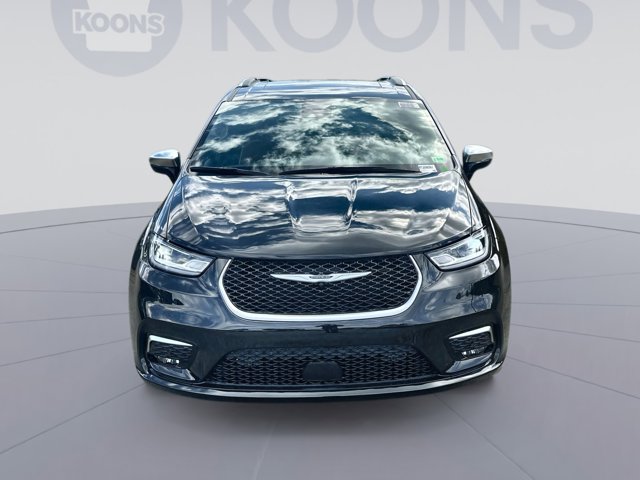 2026 Chrysler Pacifica Pinnacle Image 2 of 27