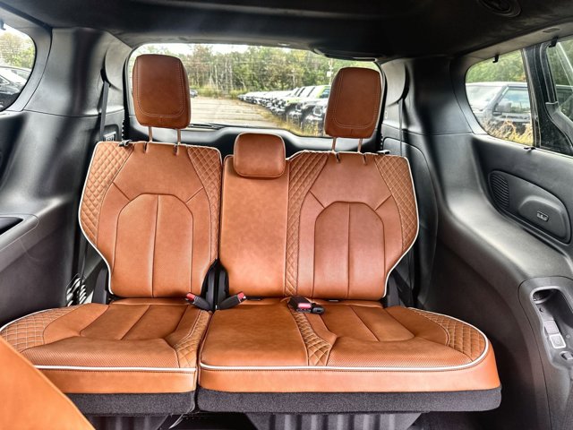 2026 Chrysler Pacifica Pinnacle Image 27 of 27