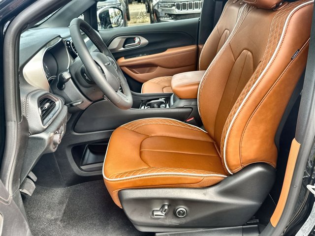 2026 Chrysler Pacifica Pinnacle Image 26 of 27