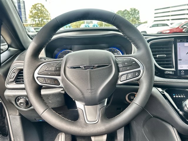 2026 Chrysler Pacifica Pinnacle Image 25 of 27