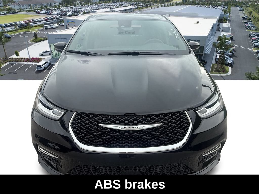 2026 Chrysler Pacifica Select Image 2 of 36