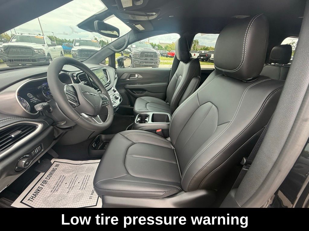 2026 Chrysler Pacifica Select Image 13 of 36