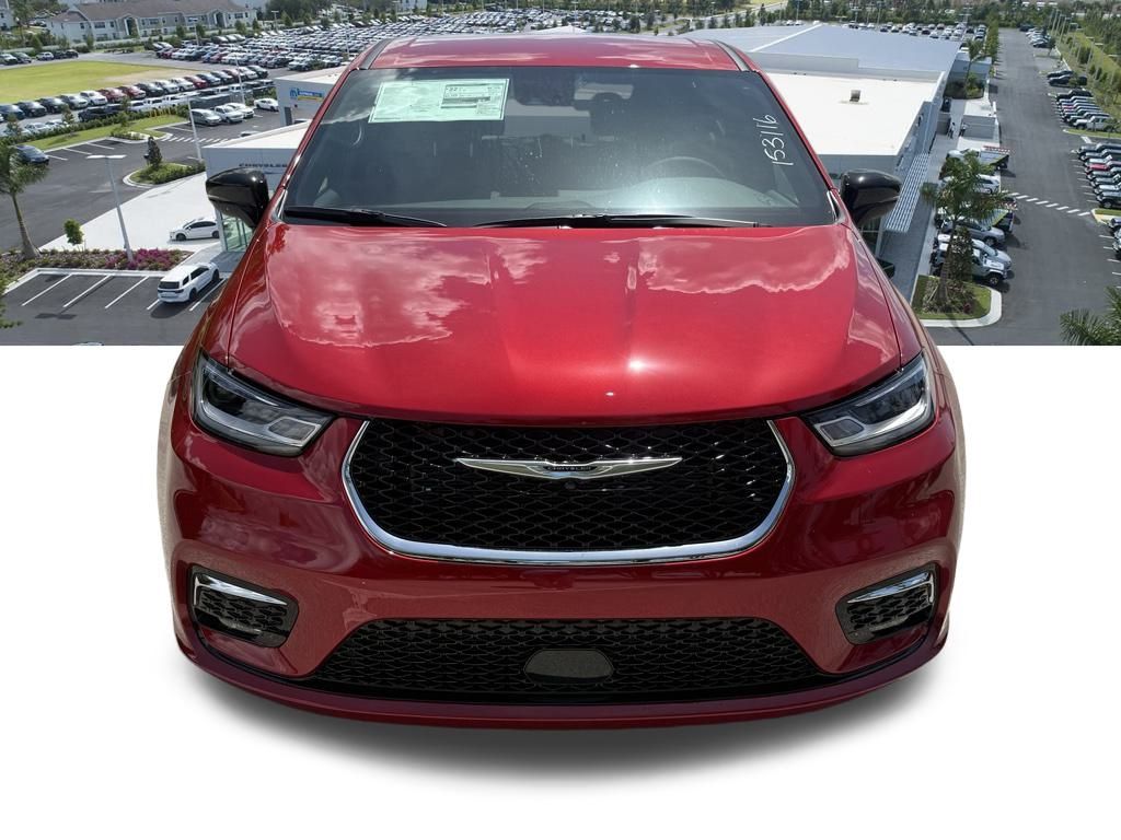 2026 Chrysler Pacifica Select Image 2 of 35