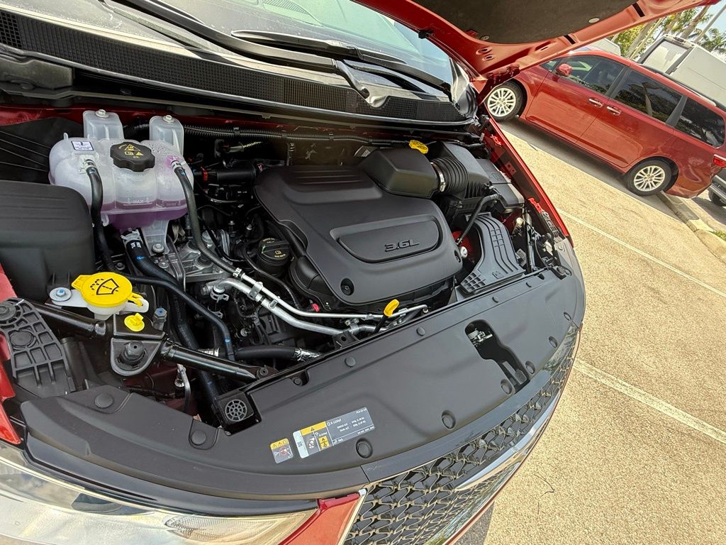 2026 Chrysler Pacifica Select Image 8 of 35