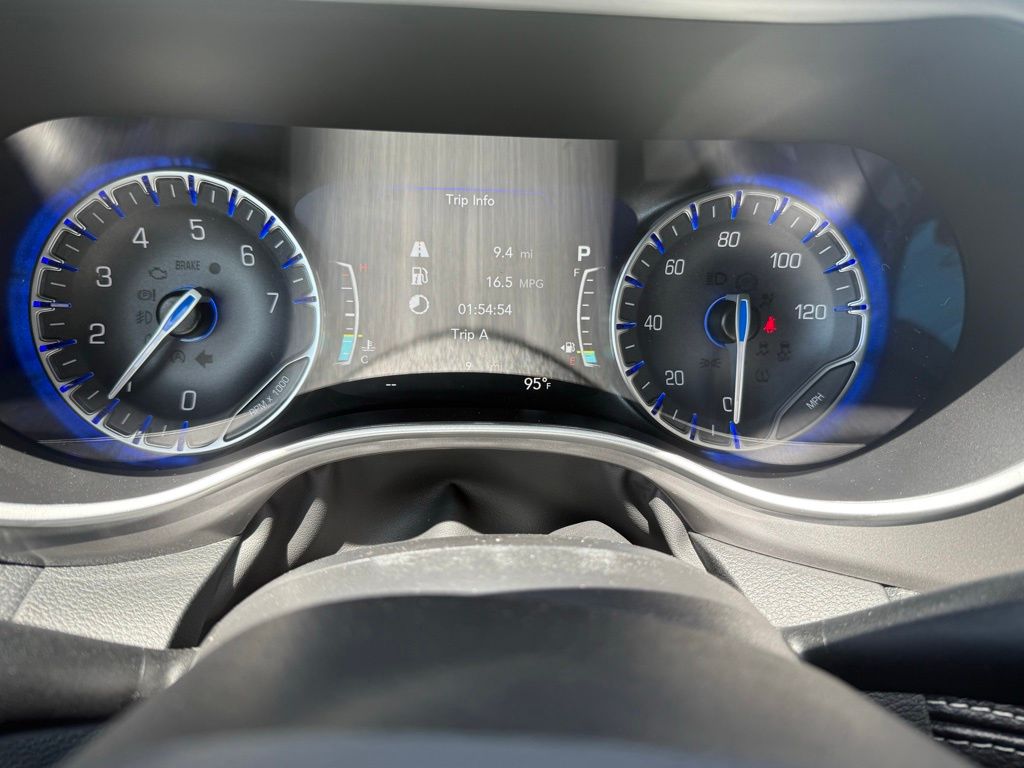 2026 Chrysler Pacifica Select Image 15 of 35