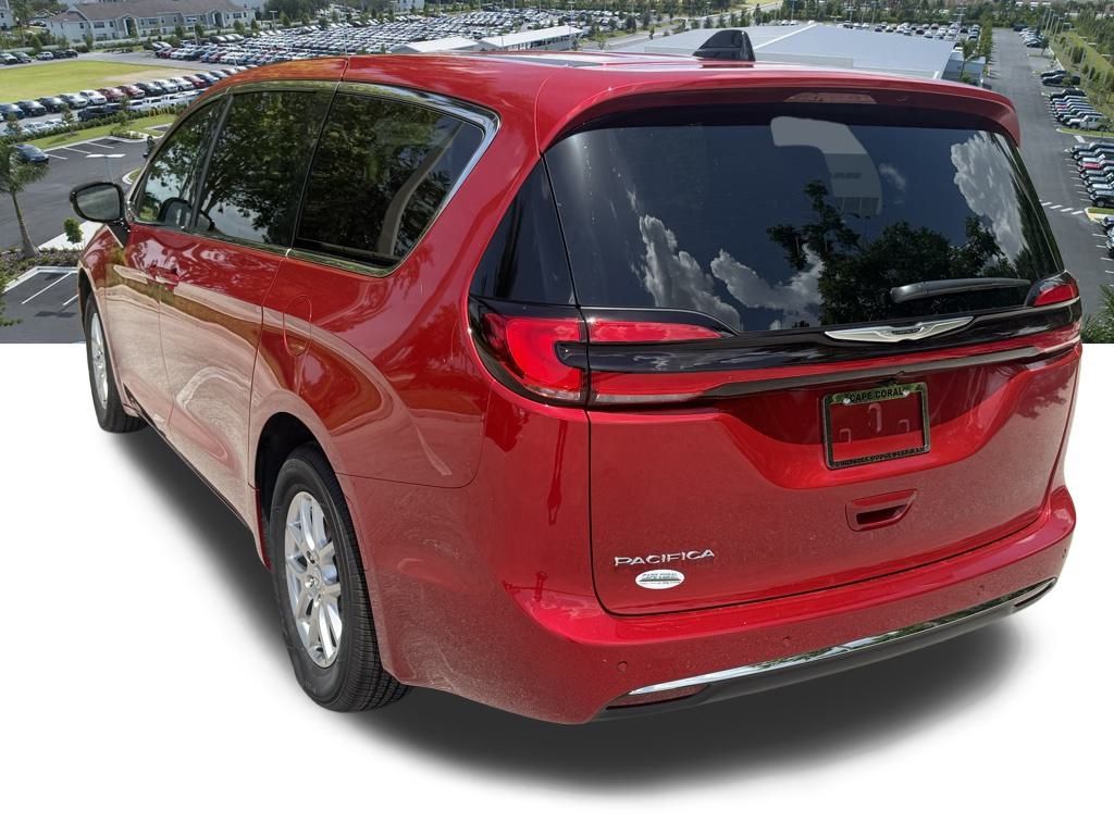 2026 Chrysler Pacifica Select Image 6 of 35