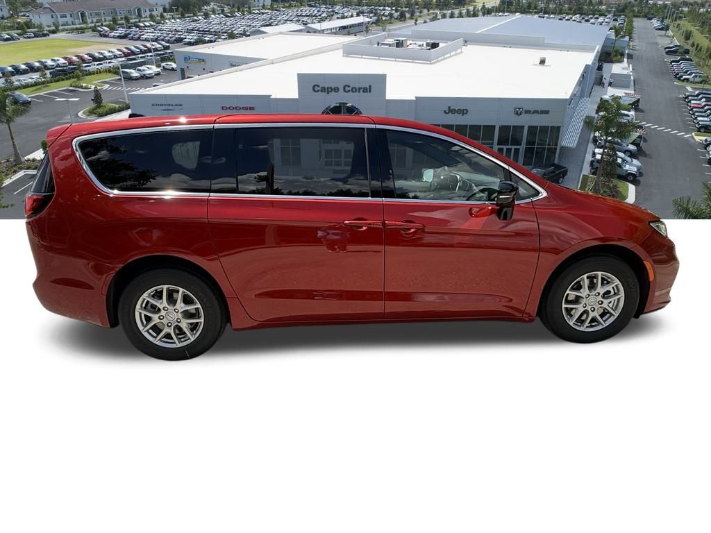 2026 Chrysler Pacifica Select Image 4 of 35