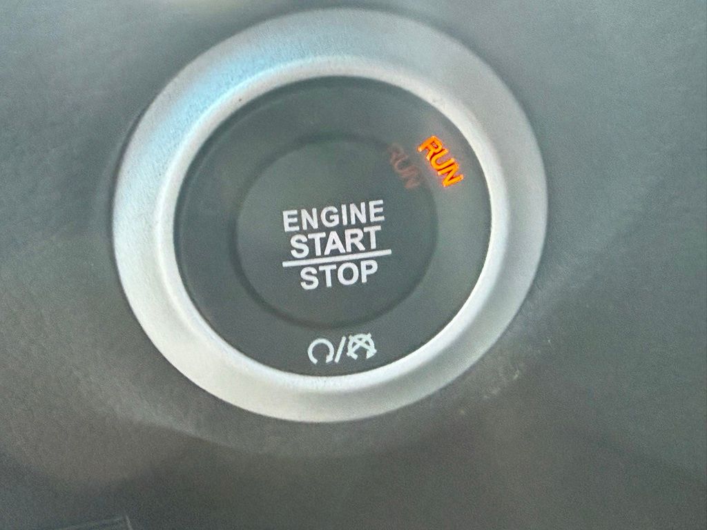 2026 Chrysler Pacifica Select Image 16 of 35