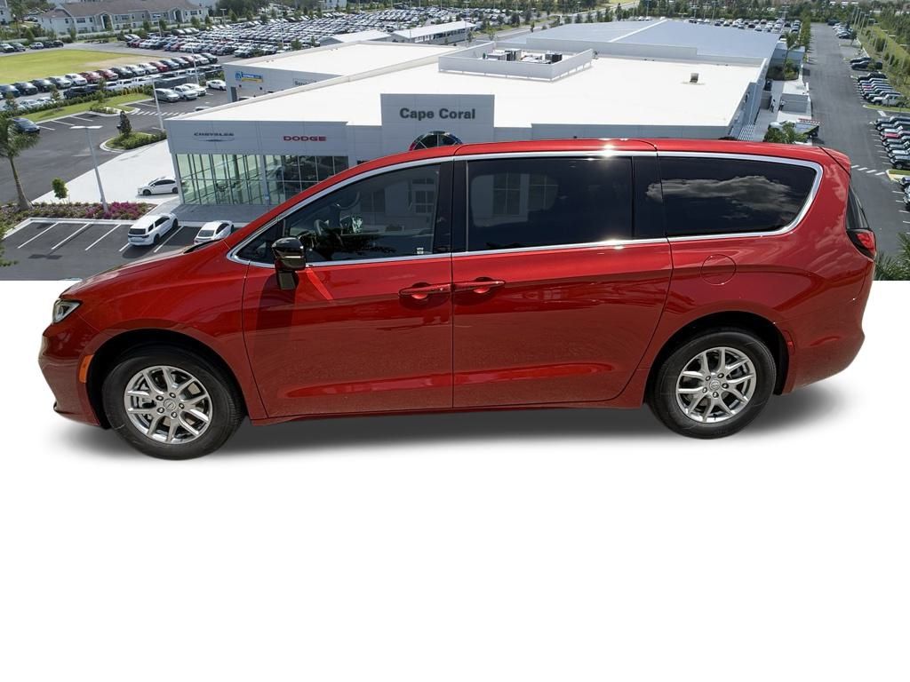 2026 Chrysler Pacifica Select Image 7 of 35