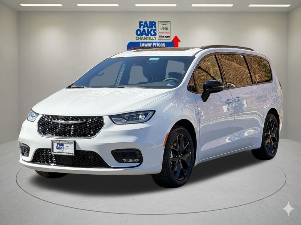 2026 Chrysler Pacifica Select Image 1 of 30