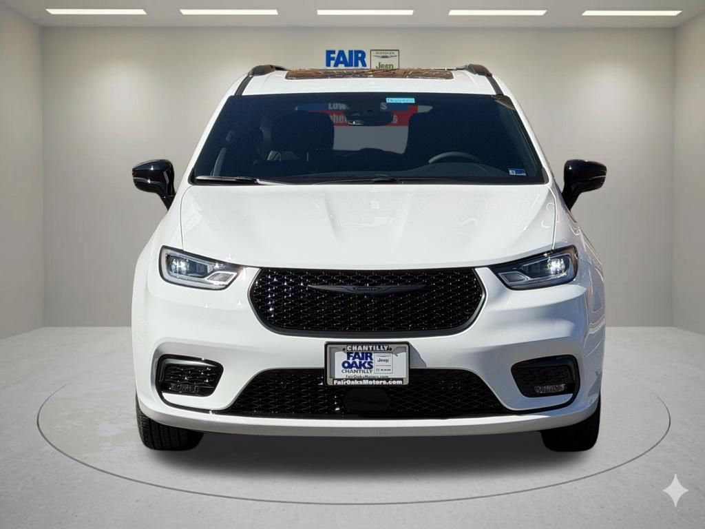 2026 Chrysler Pacifica Select Image 2 of 30