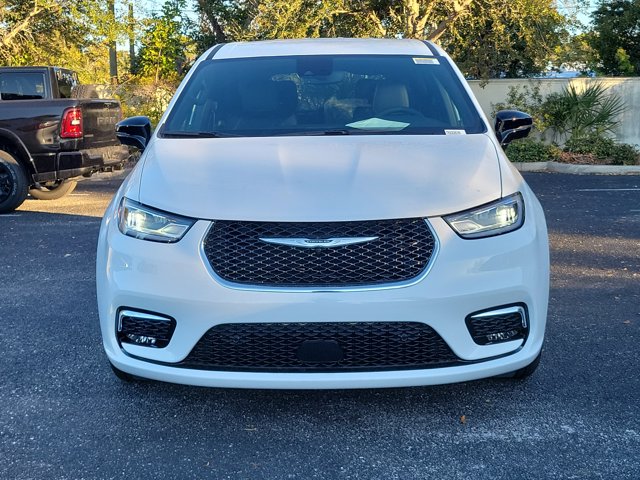 2026 Chrysler Pacifica Select Image 2 of 12