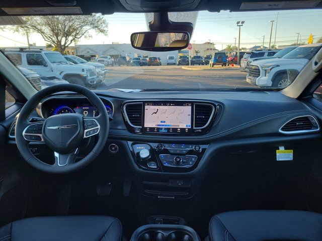 2026 Chrysler Pacifica Select Image 8 of 12