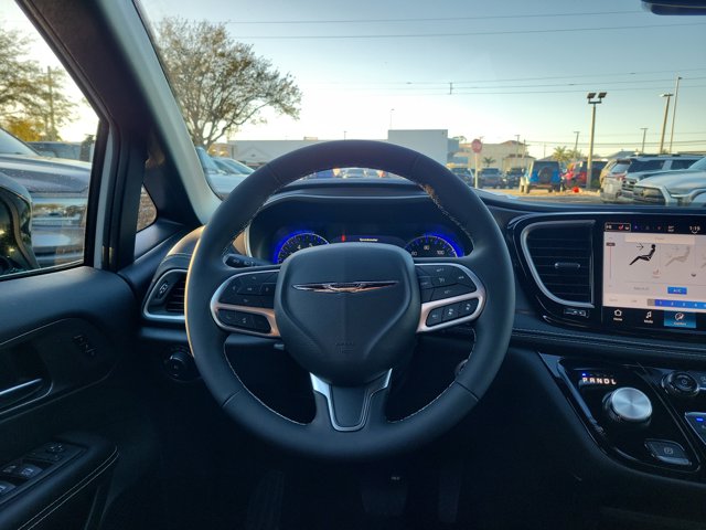 2026 Chrysler Pacifica Select Image 9 of 12