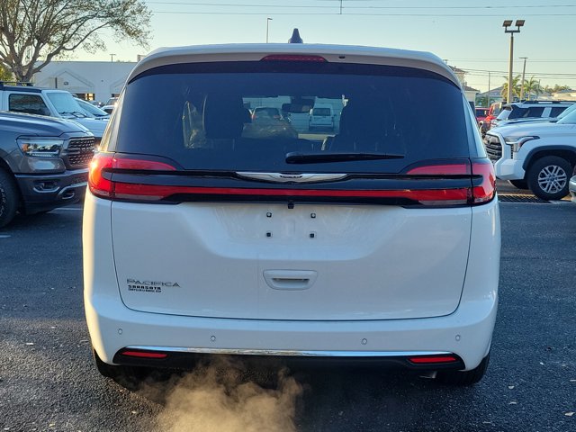2026 Chrysler Pacifica Select Image 4 of 12