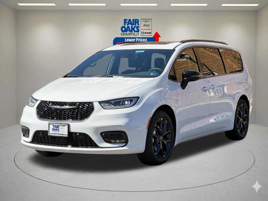 2026 Chrysler Pacifica Select Image 1 of 29