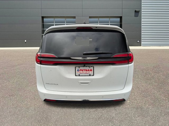 2026 Chrysler Pacifica Select Image 11 of 32