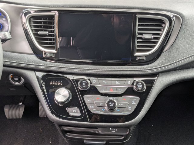 2026 Chrysler Pacifica Select Image 20 of 32