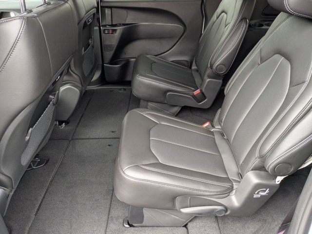 2026 Chrysler Pacifica Select Image 13 of 32
