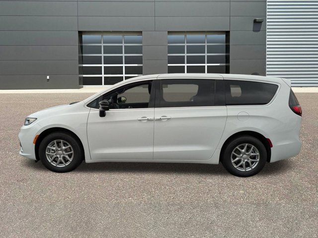 2026 Chrysler Pacifica Select Image 7 of 32