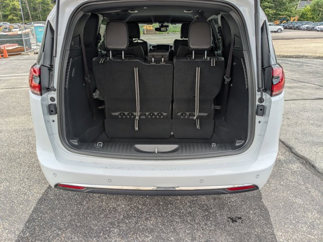 2026 Chrysler Pacifica Select Image 10 of 32