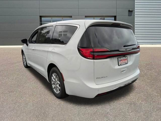2026 Chrysler Pacifica Select Image 6 of 32