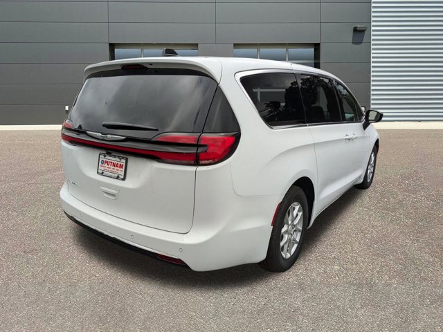 2026 Chrysler Pacifica Select Image 5 of 32