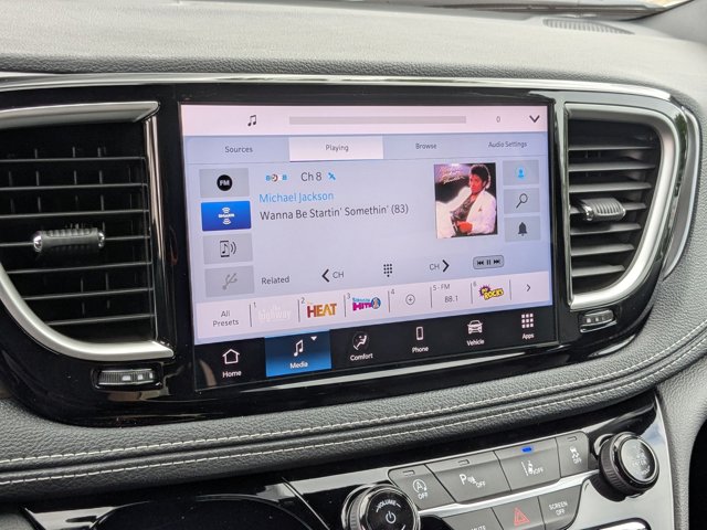 2026 Chrysler Pacifica Select Image 18 of 32